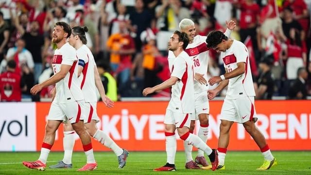 Türkiye-Paraguay Maçı TRT 1 ve Tabii Spor'dan Canlı İzleme Rehberi: Dünya Kupası Heyecanı