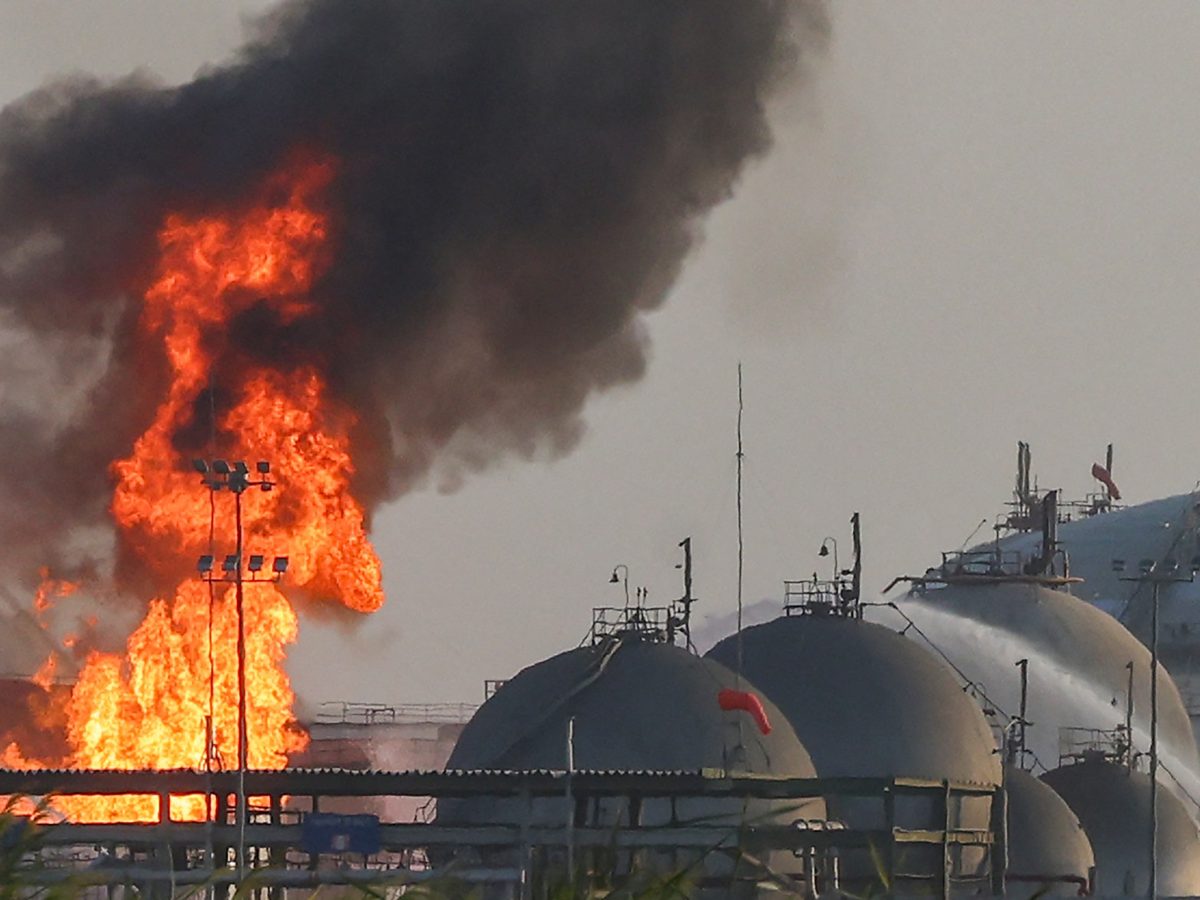 Husiler, Suudi Arabistan'daki Aramco Tesisine Saldırı İddia Etti