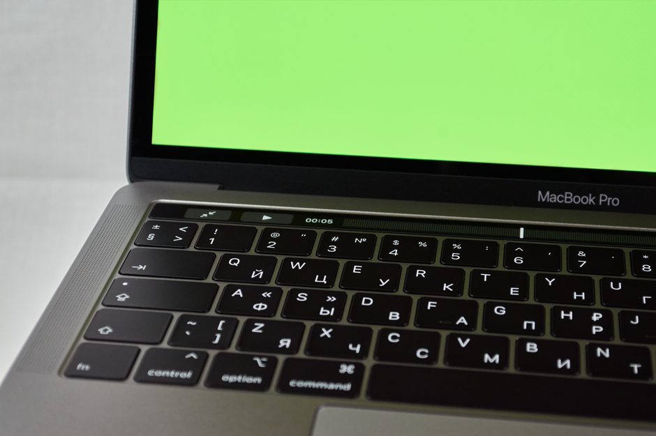 OLED Ekranlı MacBook'lar Yolda: Samsung Panellerle Yeni Bir Dönem mi Başlıyor?
