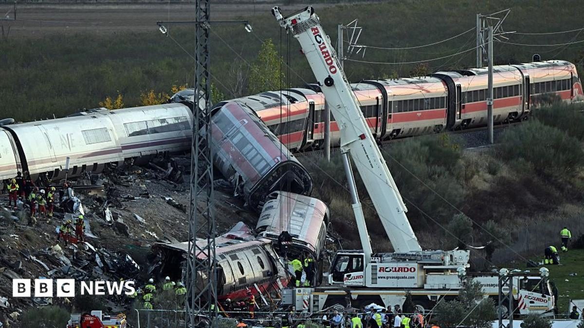 İspanya'daki Tren Kazası Öncesi Kontrol Merkezi ve Makinistler Arasındaki Konuşmalar Ortaya Çıktı