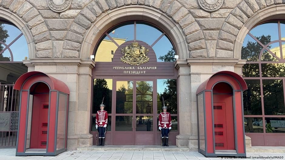 Bulgaristan'da Ukrayna Savaşı Gölgesinde Cumhurbaşkanlığı Seçimleri Yapılıyor