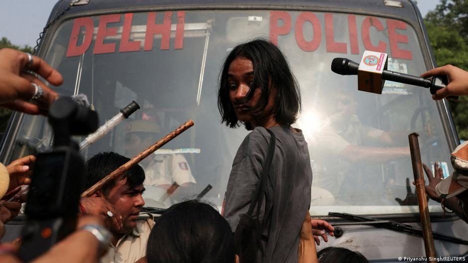 Hindistan'da 'Hamamböceği Halk Partisi' protesto yasağına rağmen tekrar yürüyecek