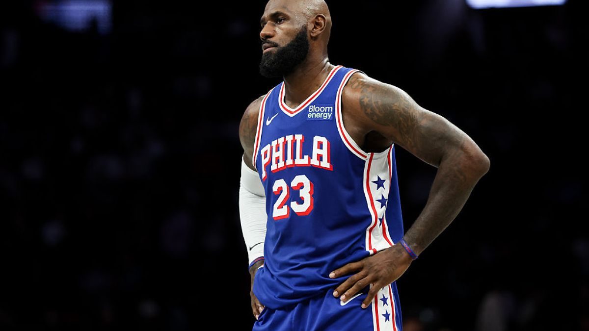 LeBron James, Philadelphia 76ers Formasıyla İlk Maçına Çıktı