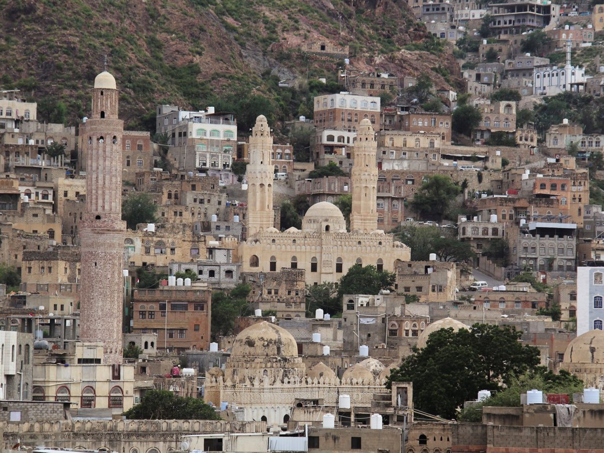 Yemen Hükümeti, Husilerin Kızıldeniz Kıyısındaki Saldırılarına Rağmen Taarruzunu Sürdürmeye Çalışıyor