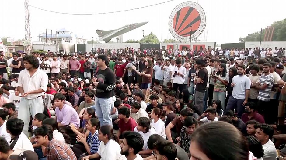 Hindistan'da Üniversite Kampüsünde Cinsel Saldırı İddiaları Şiddetli Protestolara Yol Açtı