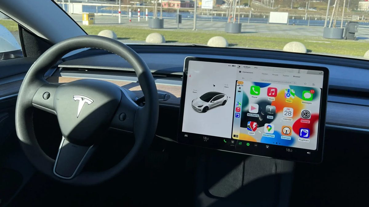 Apple ve Tesla Arasında Yeni Bir Dönem mi Başlıyor? CarPlay Entegrasyonu Yakın Olabilir