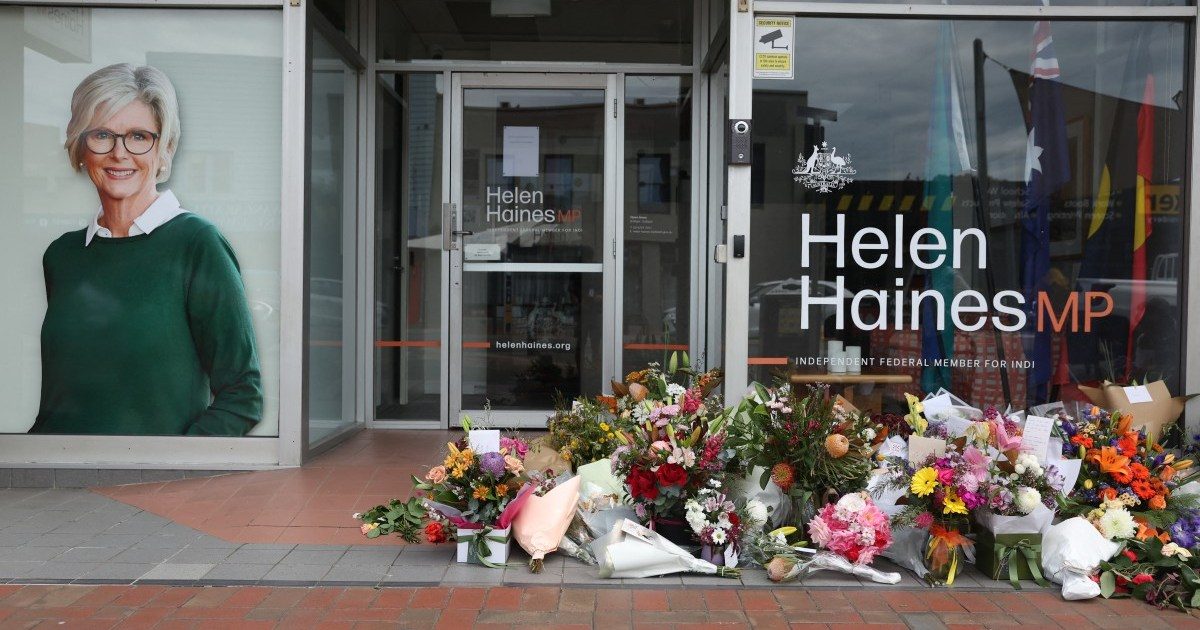 Avustralyalı Milletvekili Helen Haines'e Ofisi Önünde Saldırı: Bacakları Ampute Edildi