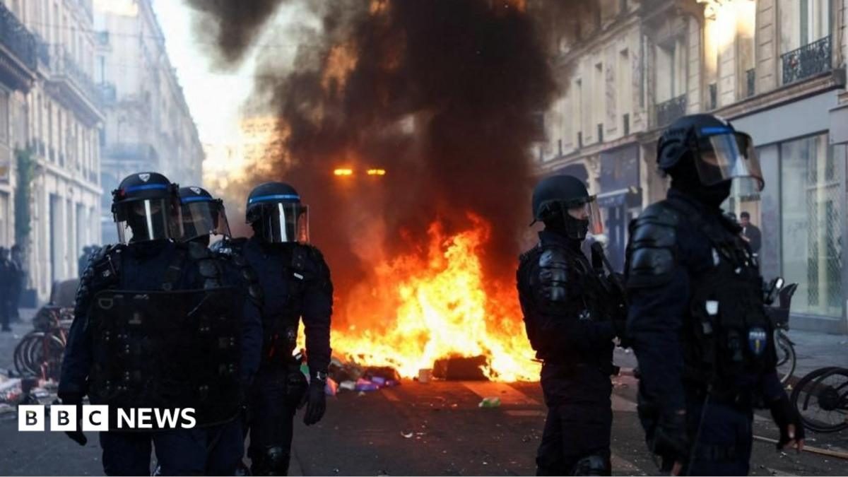 Fransa'da Yakıt Zammı Protestoları Şiddete Dönüştü: Macron 'Sakinlik' Çağrısı Yaptı