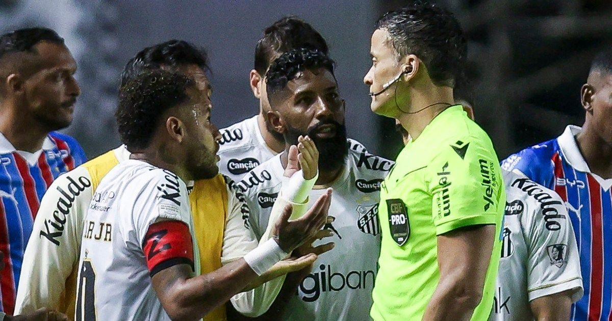 Neymar'a Ağzını Kapatarak Tartıştığı İçin İki Maç Men Cezası Verildi