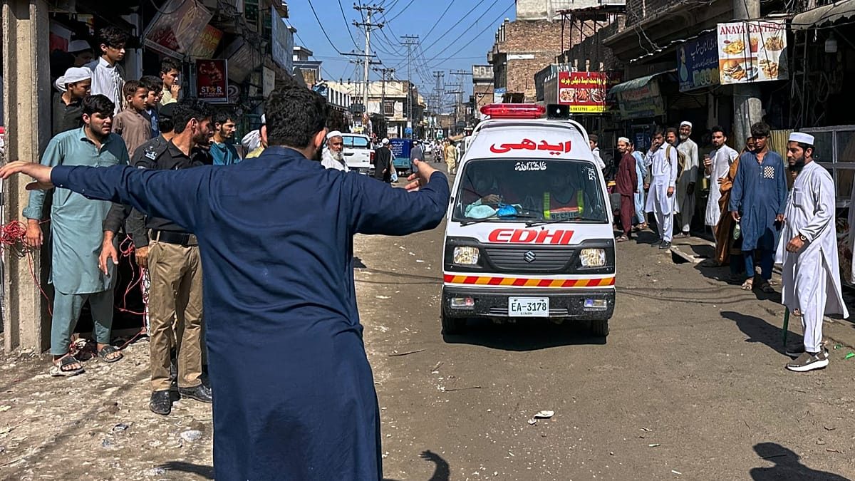Pakistan'da Okul Çatısı Çöktü: En Az 27 Çocuk ve 1 Öğretmen Hayatını Kaybetti