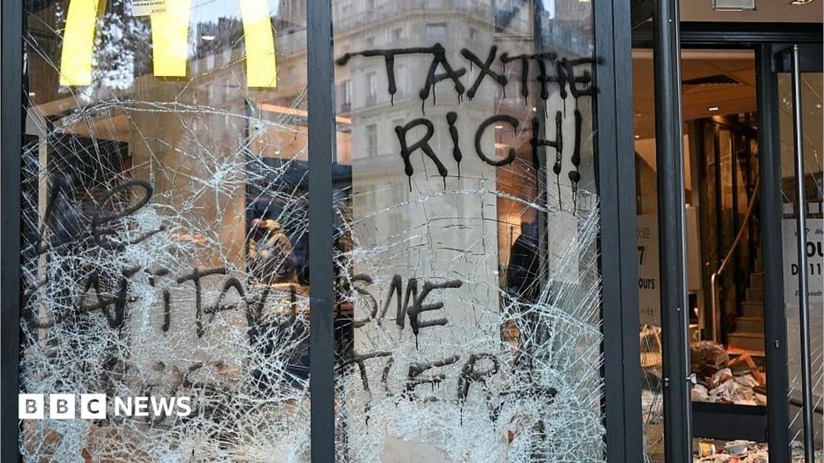 Fransa'da Yakıt Zammı Protestoları Şiddete Dönüştü: 1.800 Gözaltı, Büyük Hasar