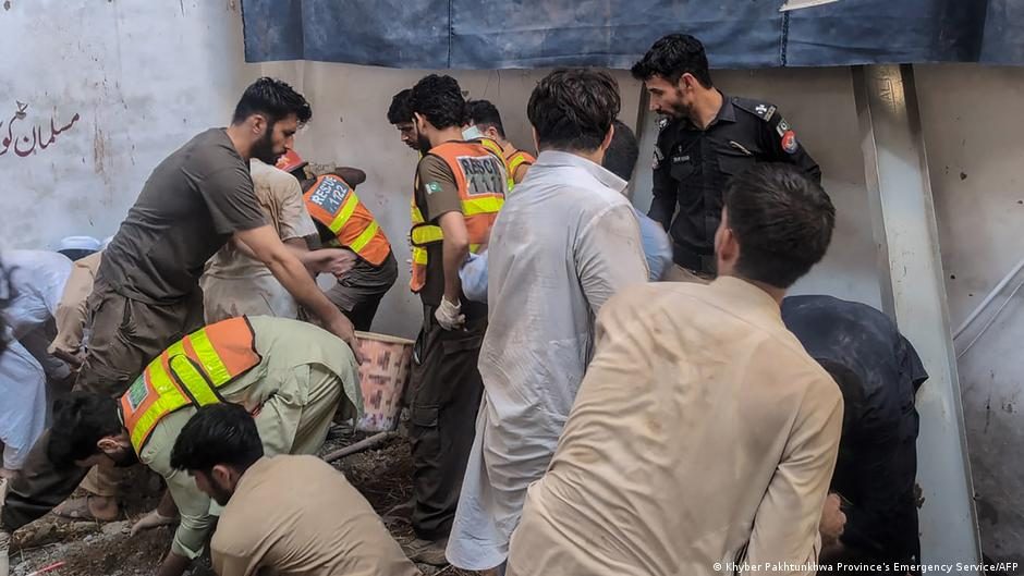 Pakistan'da Okul Çatısı Çöktü: En Az 27 Öğrenci ve Bir Öğretmen Hayatını Kaybetti