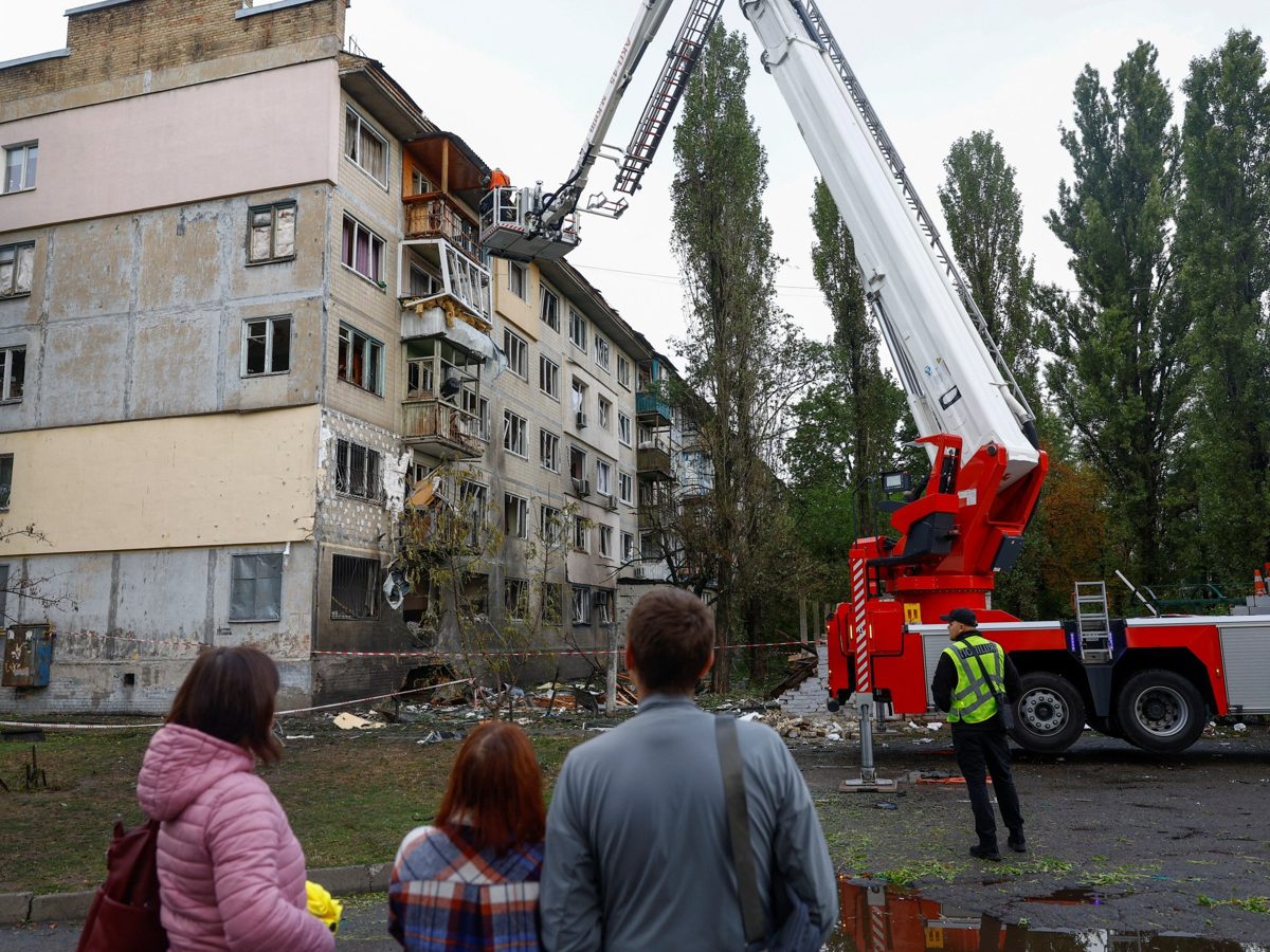 Rusya'dan Ukrayna'ya Geniş Çaplı Saldırılar: Üç Kişi Hayatını Kaybetti