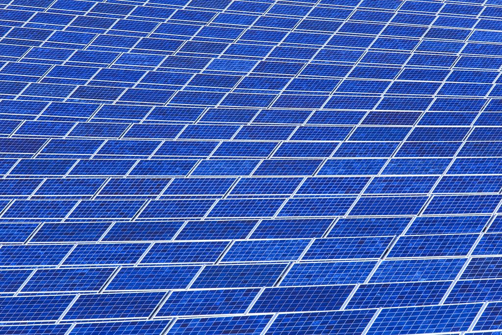 Türkiye'nin Güneş Enerjisi Atılımı: İlk Yarıda 2,1 GW Yeni Kapasite ve Rekorlar