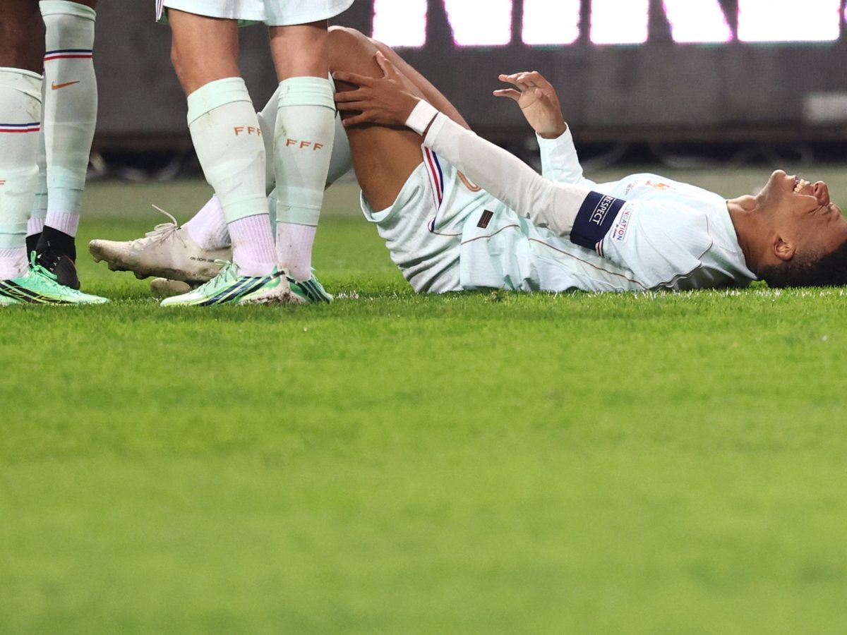 Kylian Mbappe Türkiye Maçında Sakatlandı, İki Hafta Sahalardan Uzak Kalacak